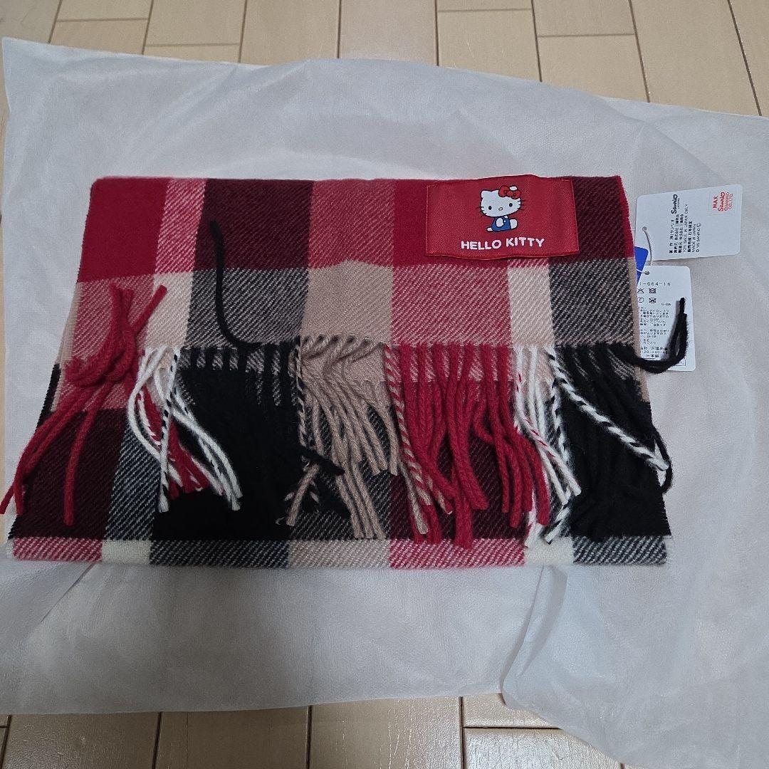 ブルーレーベルクレストブリッジ　10周年ハローキティコラボ　マフラー