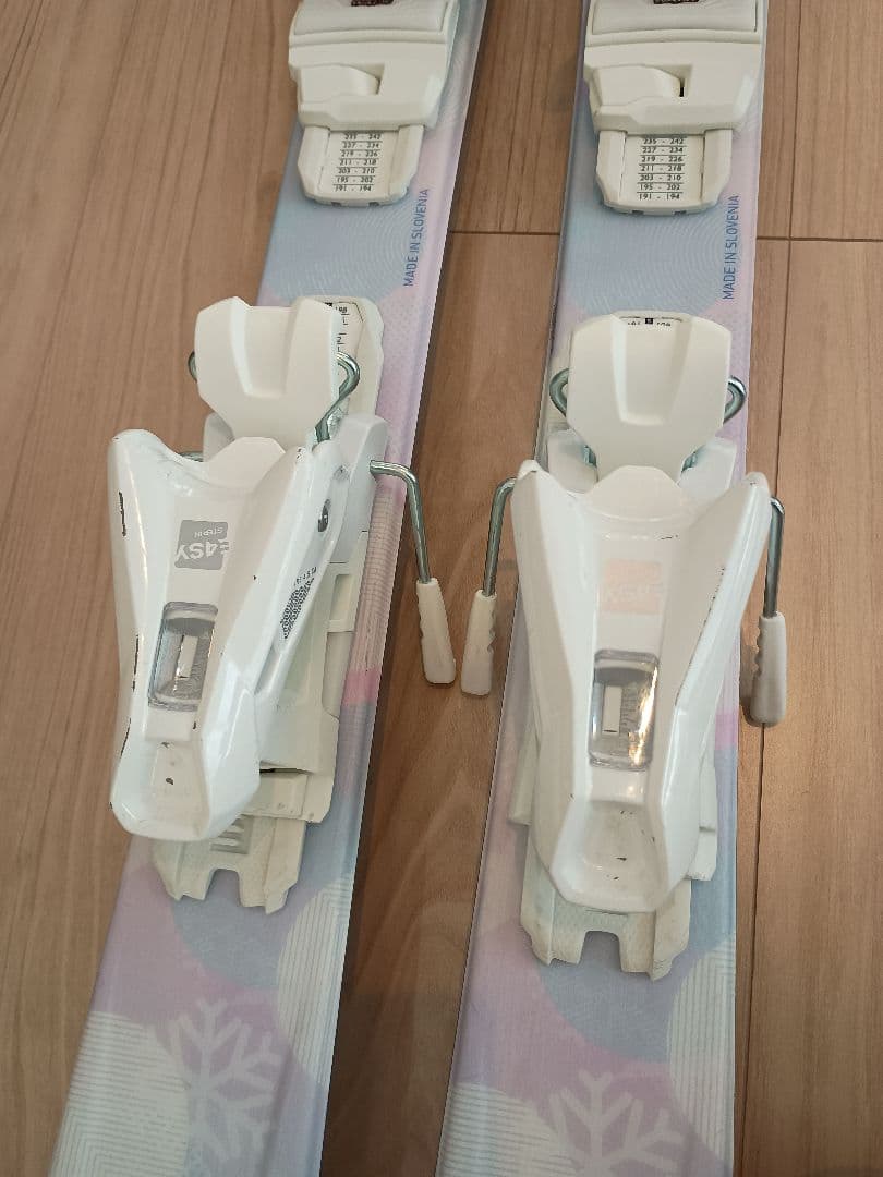 ま*る様 キッズスキー4点セット スキー板、ビンディング、ストック、スキー靴　1