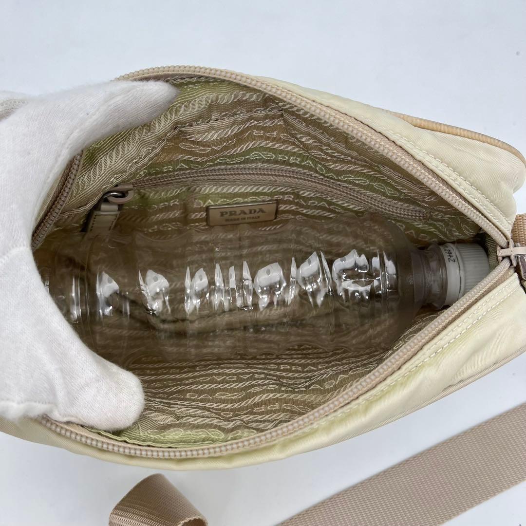 プラダ ショルダーバッグ カメラバッグ 斜めがけ 三角ロゴ ナイロン 男女可能