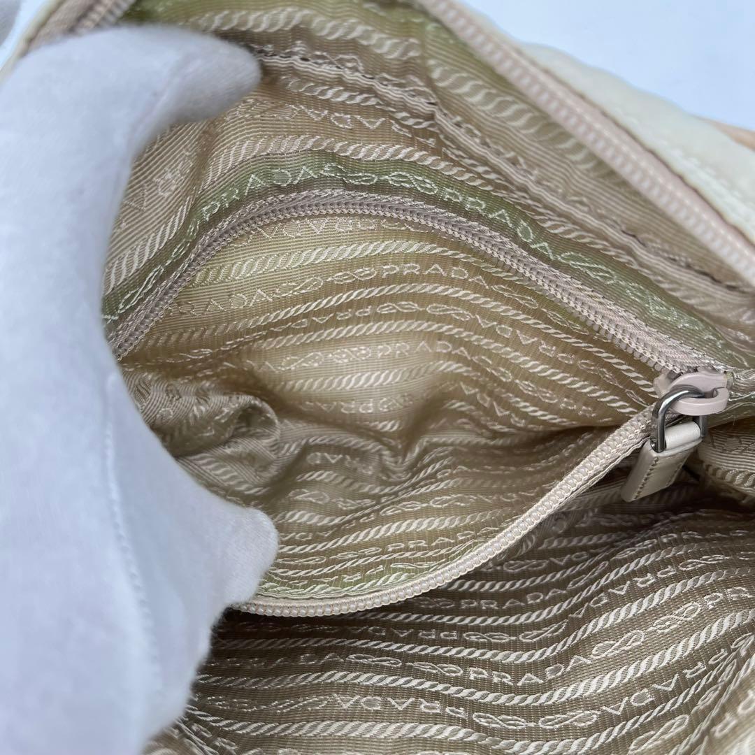 プラダ ショルダーバッグ カメラバッグ 斜めがけ 三角ロゴ ナイロン 男女可能