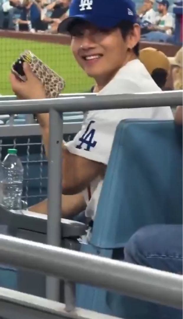 BTS テテ スマホ Urban Sophistication iPhone16