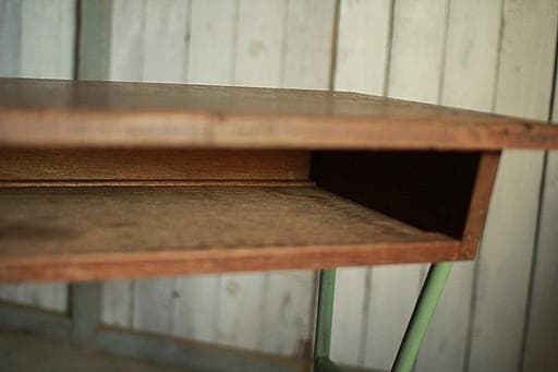 雰囲気の良い古い小学校の机　鉄脚　古材