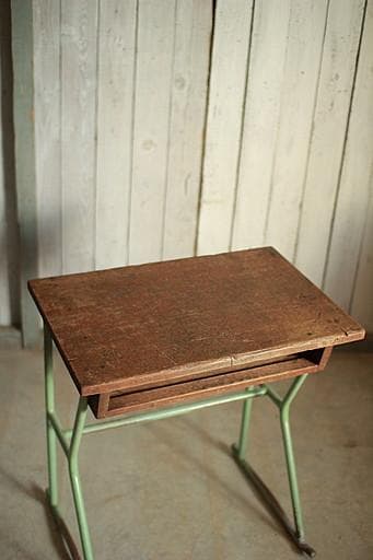 雰囲気の良い古い小学校の机　鉄脚　古材