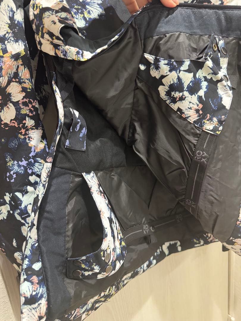 【美品】ROXY 花柄スノーボードウェア（ファー付き）
