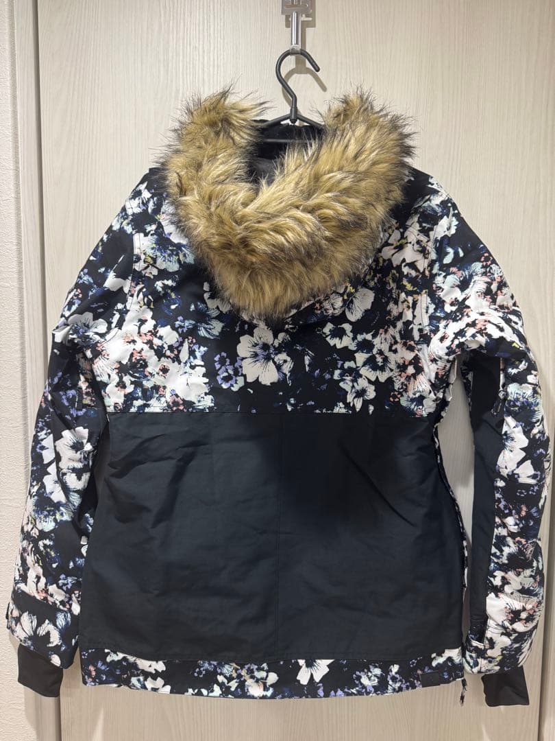 【美品】ROXY 花柄スノーボードウェア（ファー付き）