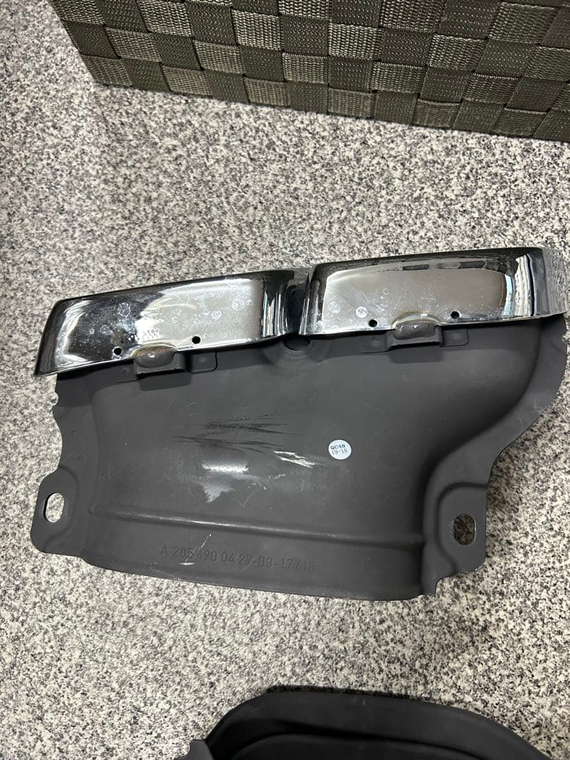 a*a様 メルセデスベンツ　AMG 純正マフラーカッター？