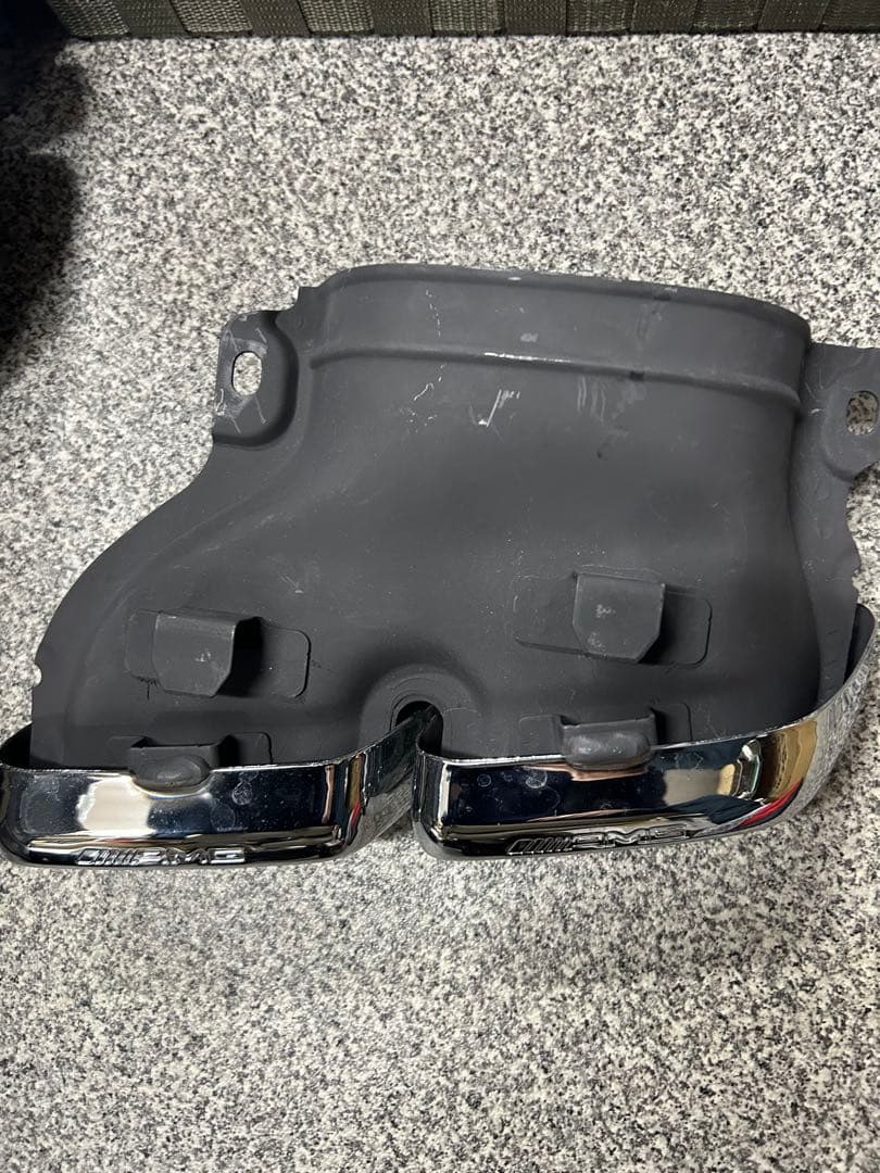 a*a様 メルセデスベンツ　AMG 純正マフラーカッター？