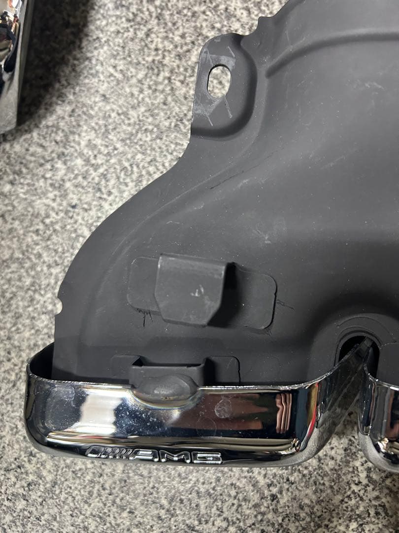 a*a様 メルセデスベンツ　AMG 純正マフラーカッター？