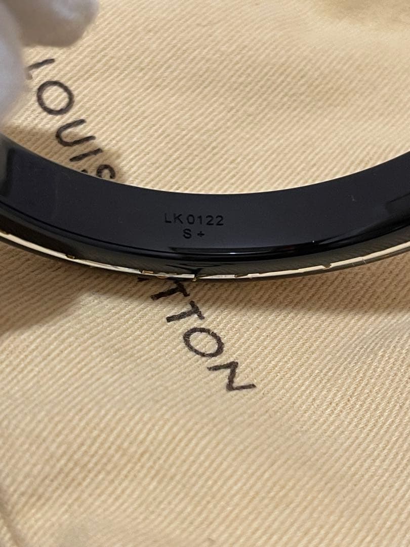 完売品　新品　ルイヴィトン 樹脂軽量ブレスレット　バングル