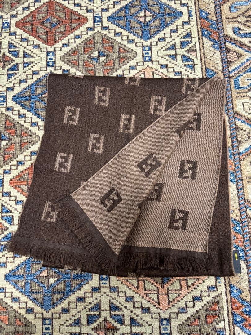 FENDI ロゴ柄マフラー 100%ウール