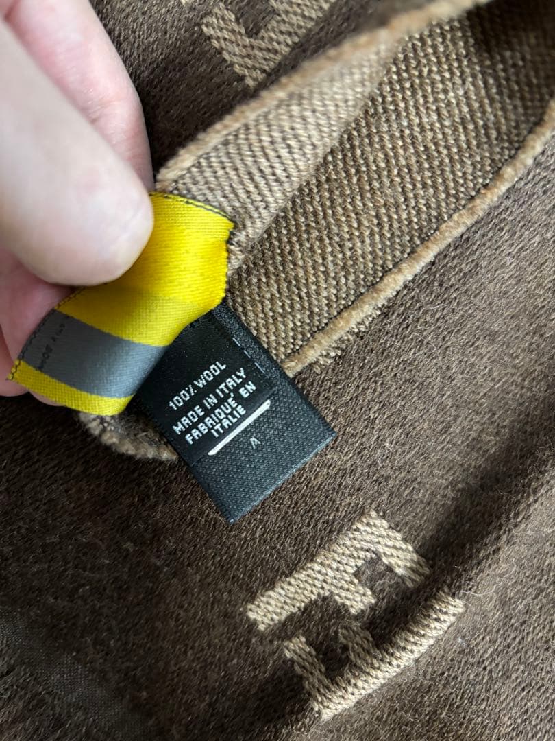 FENDI ロゴ柄マフラー 100%ウール