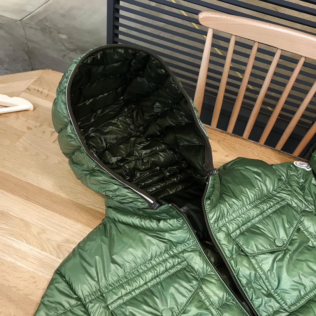 超美品 モンクレール ダウンジャケット CLOVIS カーキ 14Y クロヴィス