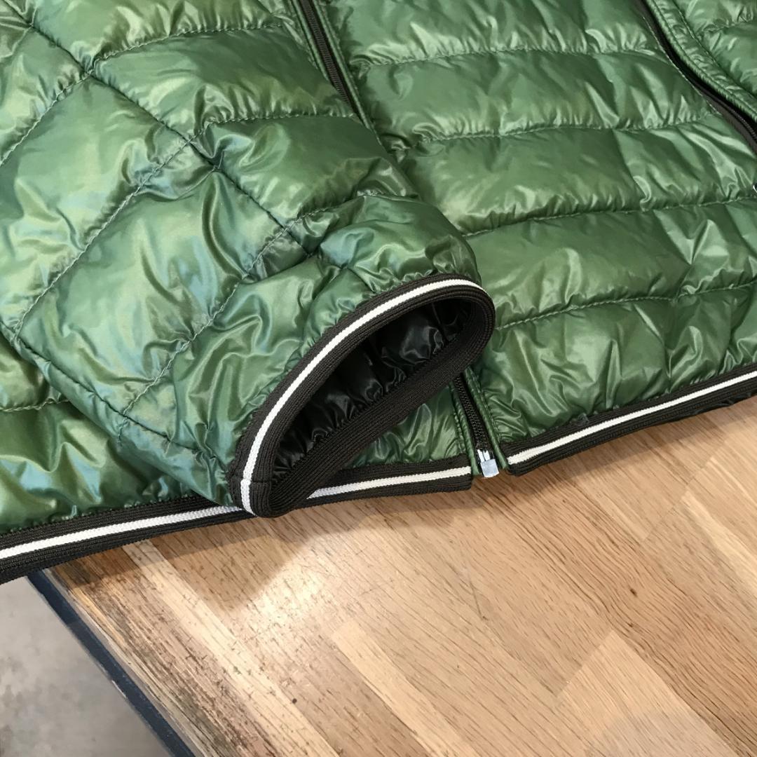 超美品 モンクレール ダウンジャケット CLOVIS カーキ 14Y クロヴィス