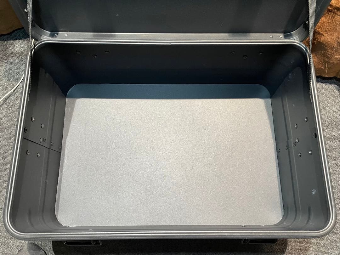 VENTLAX アルミコンテナ PANDORA ブラック46L 使用回数1回