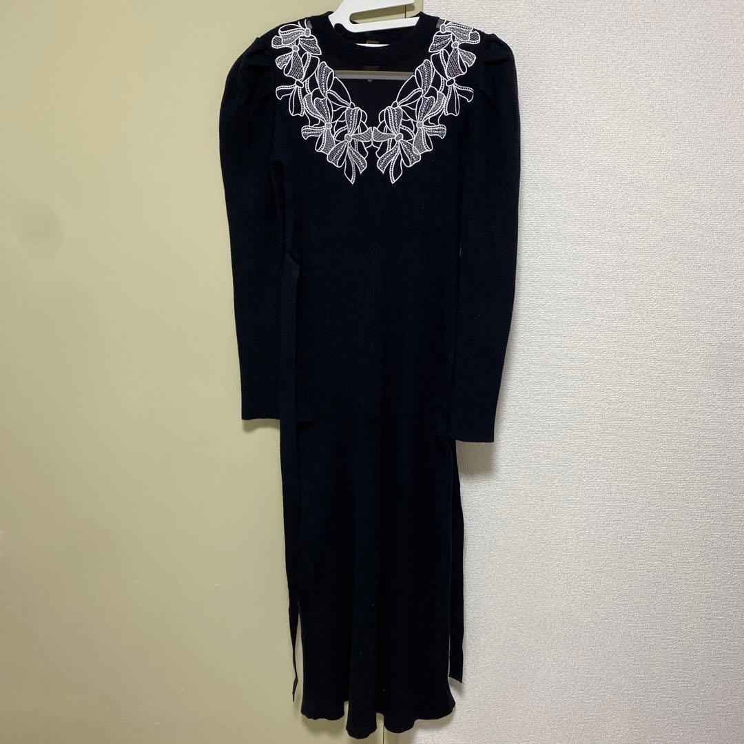 リランドチュール　デコルテリボンドッキングニットワンピース