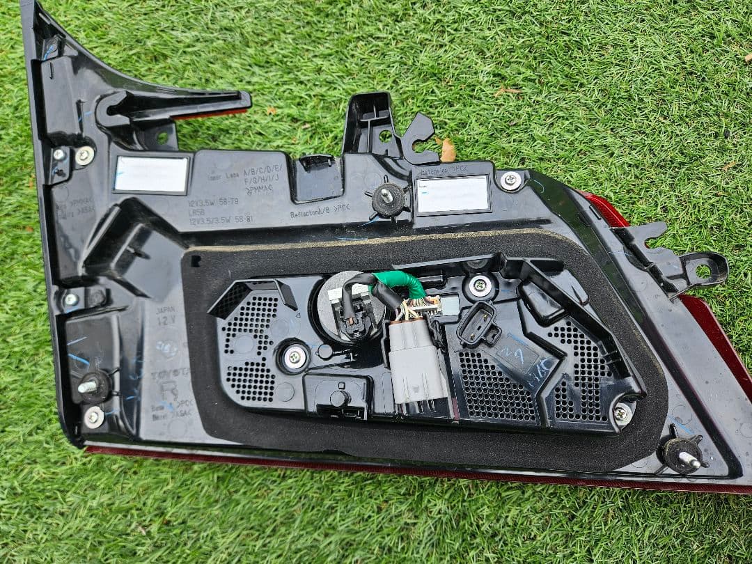 アルファード30後期純正テールランプ