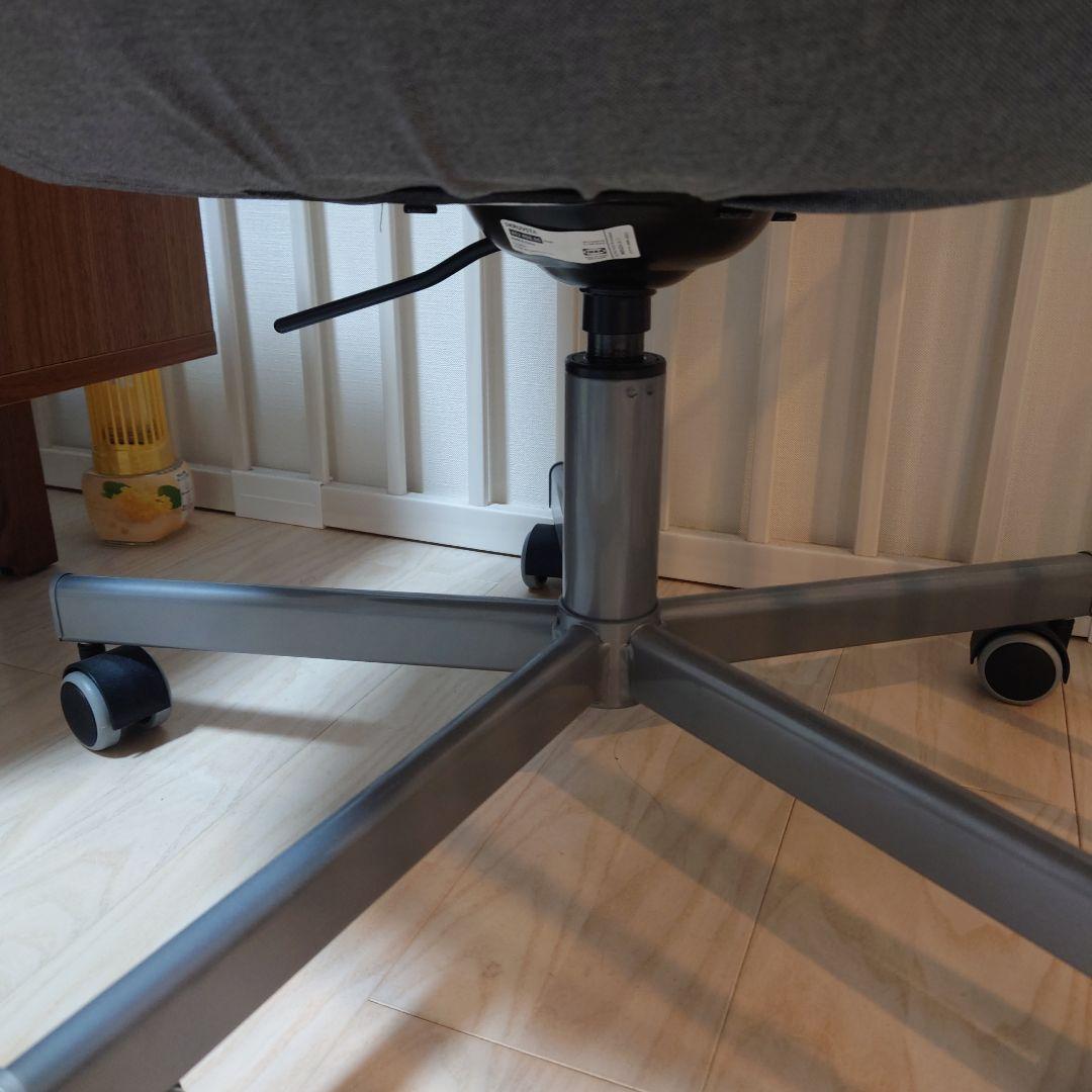 【美品】IKEA 回転チェア 椅子 キャスター付 SKRUVSTAスクルーヴスタ