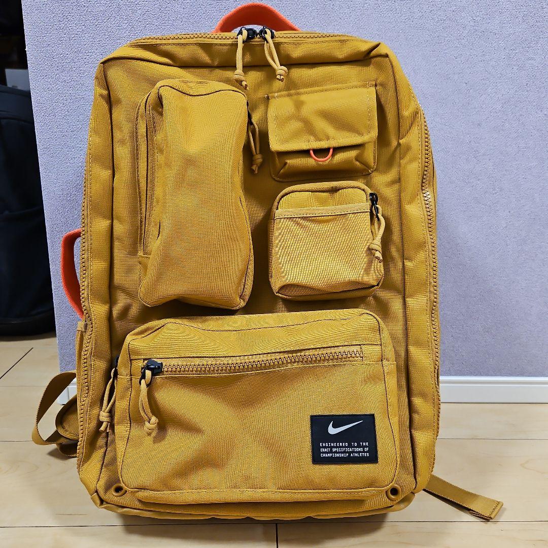 Nike マスタード リュック 5ポケット