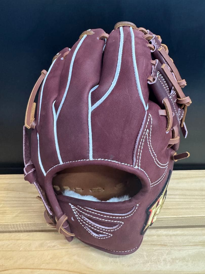 超限定品！ハイゴールド 硬式用グローブ 内野手用 定価39,600円 真極