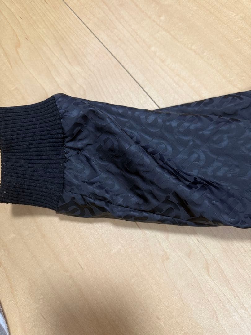 BURBERRY 黒 フード付きジャケット