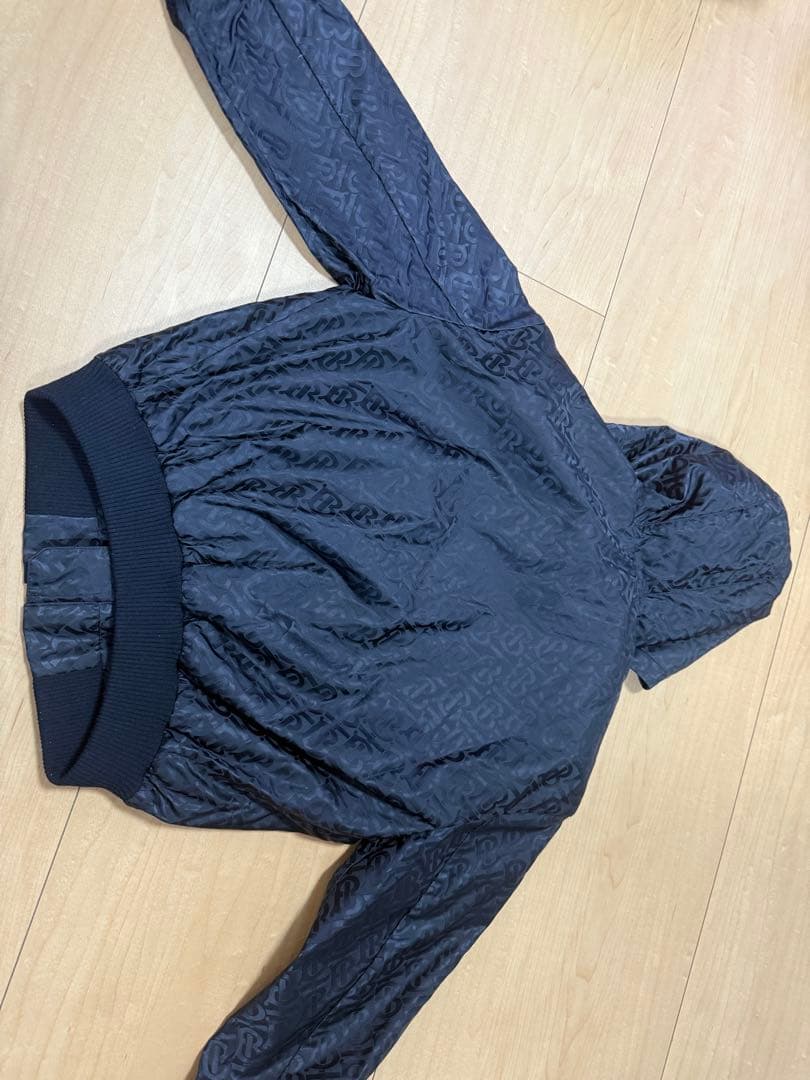 BURBERRY 黒 フード付きジャケット
