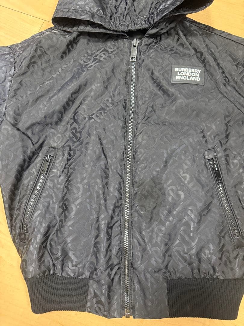 BURBERRY 黒 フード付きジャケット