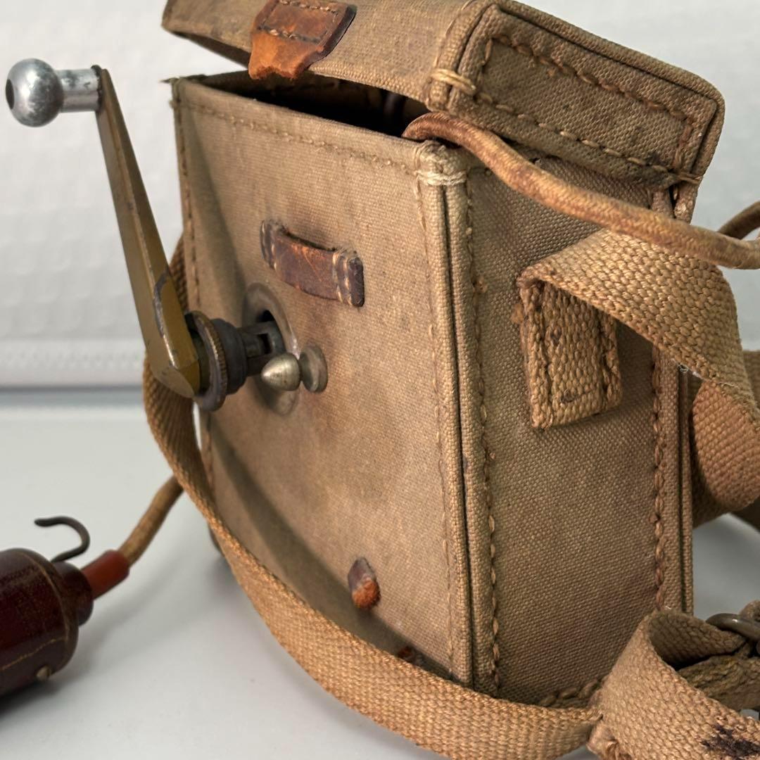 旧日本陸軍 手廻し 手動懐中電灯 ゼンマイ巻 照明 ランプ