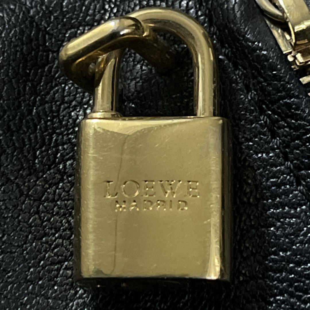 良品　ロエベ　ショルダーバッグ　カメラバッグ　アナグラム　ロゴ型押し　レザー　黒