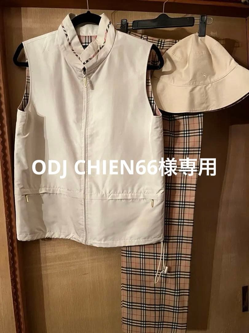 バーバリーゴルフウェアーセット　ベスト、パンツ、帽子