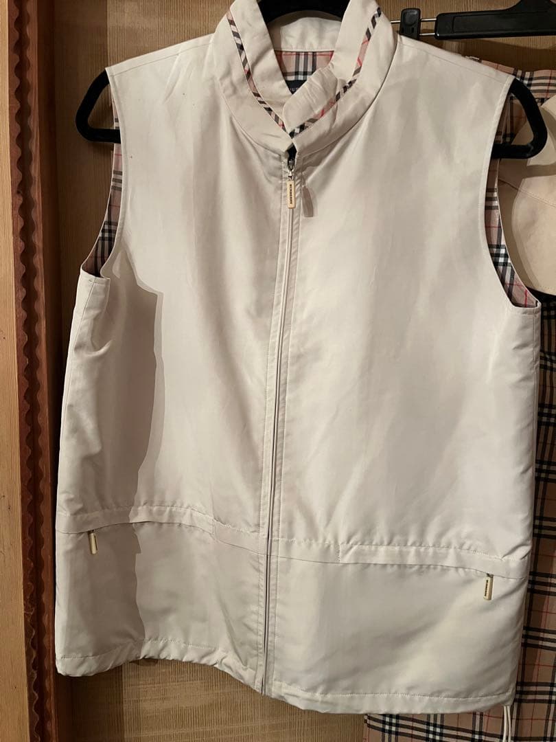 バーバリーゴルフウェアーセット　ベスト、パンツ、帽子