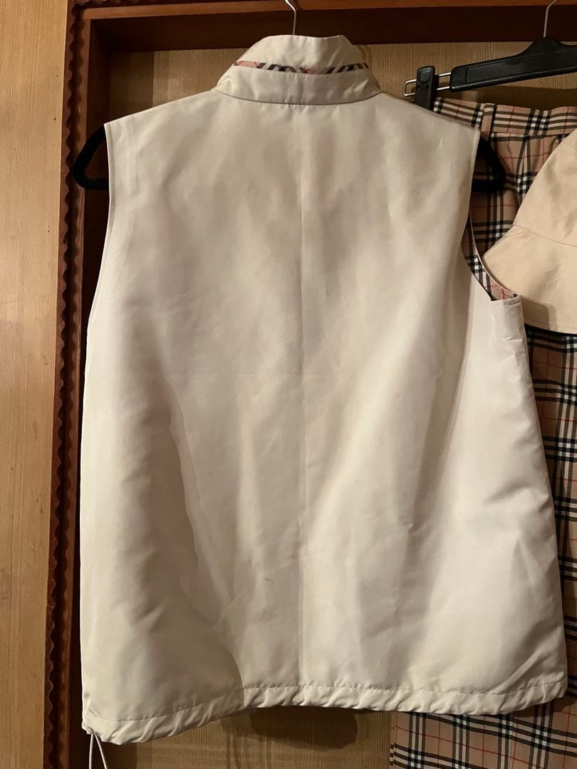 バーバリーゴルフウェアーセット　ベスト、パンツ、帽子