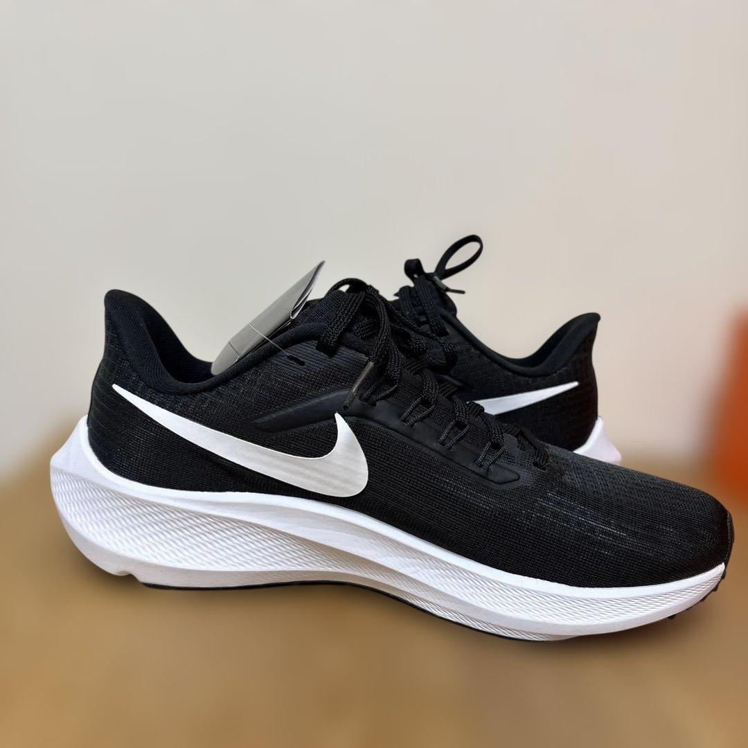 【新品】Nike Air Zoom ペガサス 39 ブラック/ホワイト 24.5