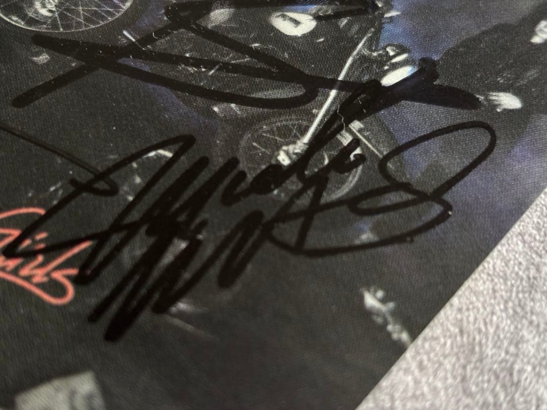 レアMötley Crüe サインCD モトリークルー motley crue