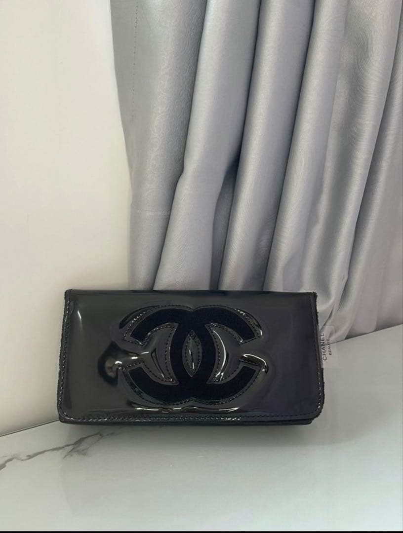 CHANEL ブラック パテントレザー ショルダーバッグ