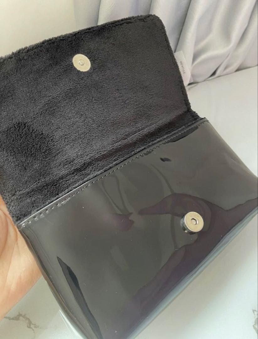 CHANEL ブラック パテントレザー ショルダーバッグ