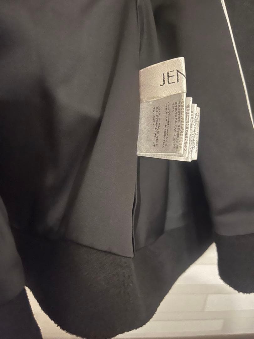 ファー付きペプラムジャケット 黒