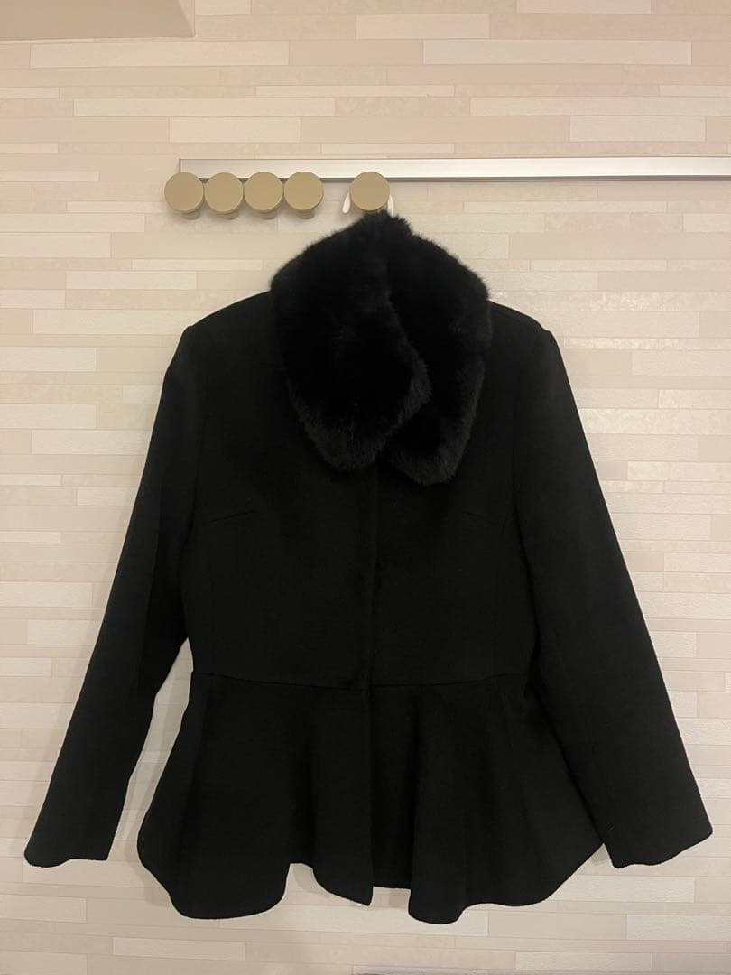 ファー付きペプラムジャケット 黒