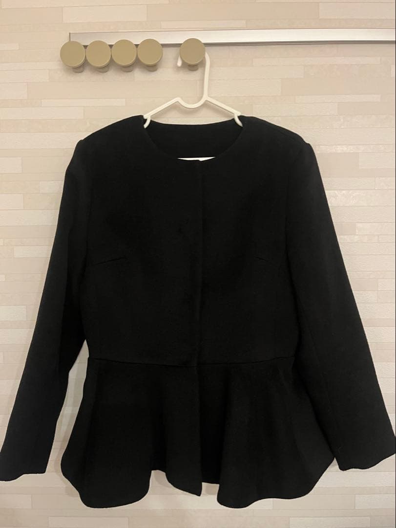 ファー付きペプラムジャケット 黒