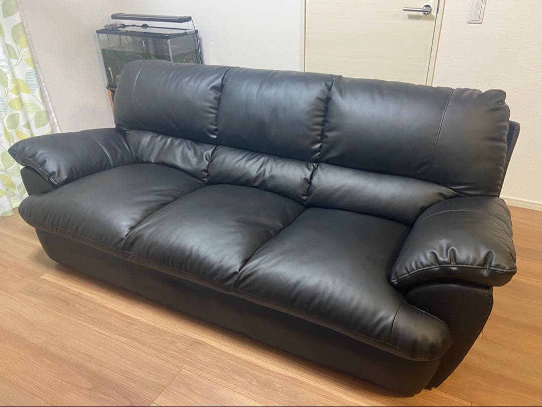 合成皮革ソファ　三人掛け　ニトリ