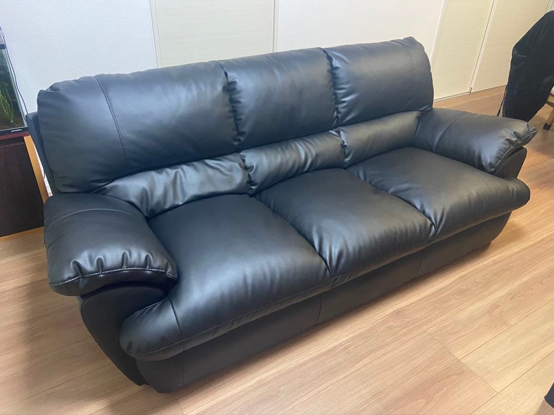 合成皮革ソファ　三人掛け　ニトリ