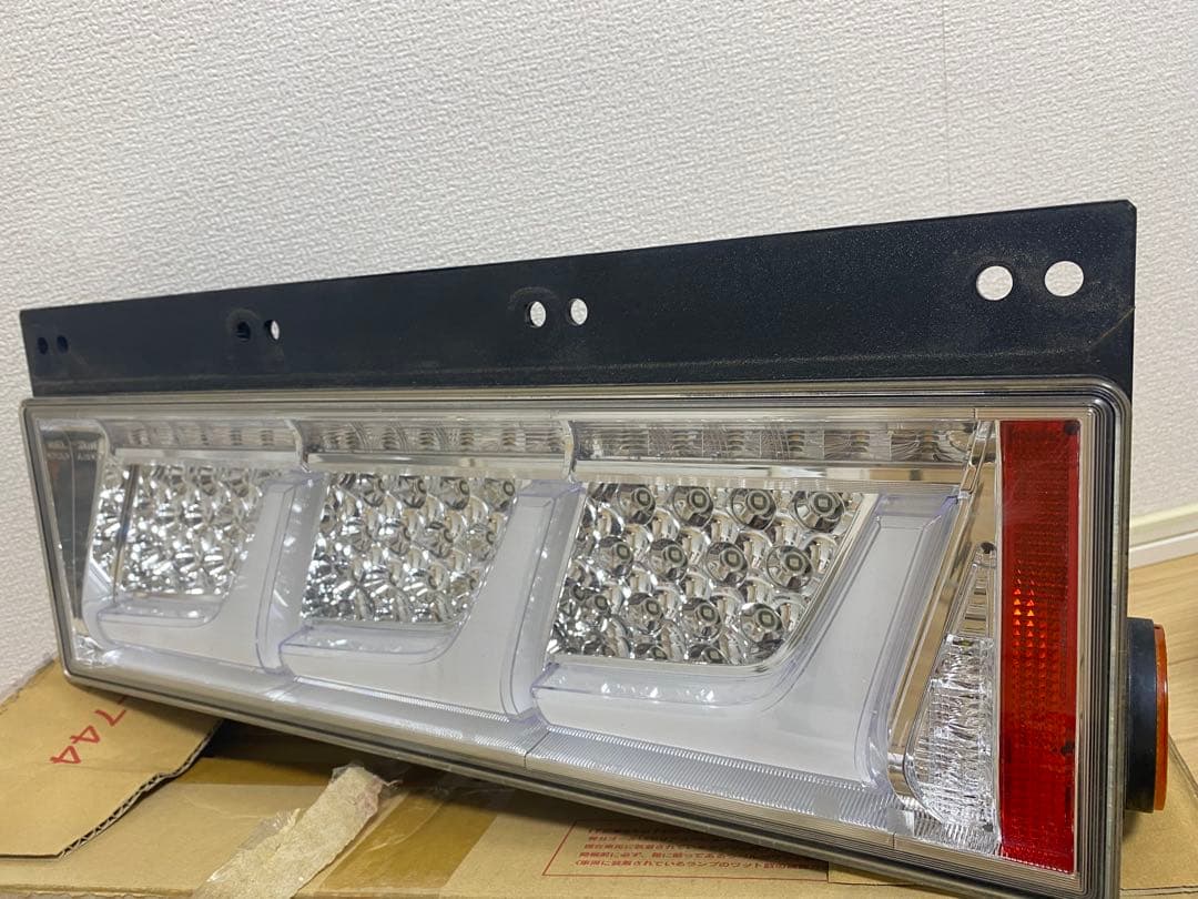 小糸　テールランプ　右のみ