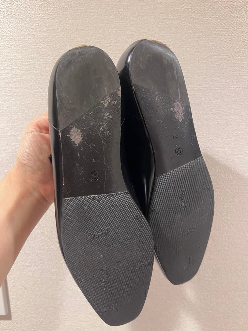 THE ROW ストラップ付きブラックバレエシューズ