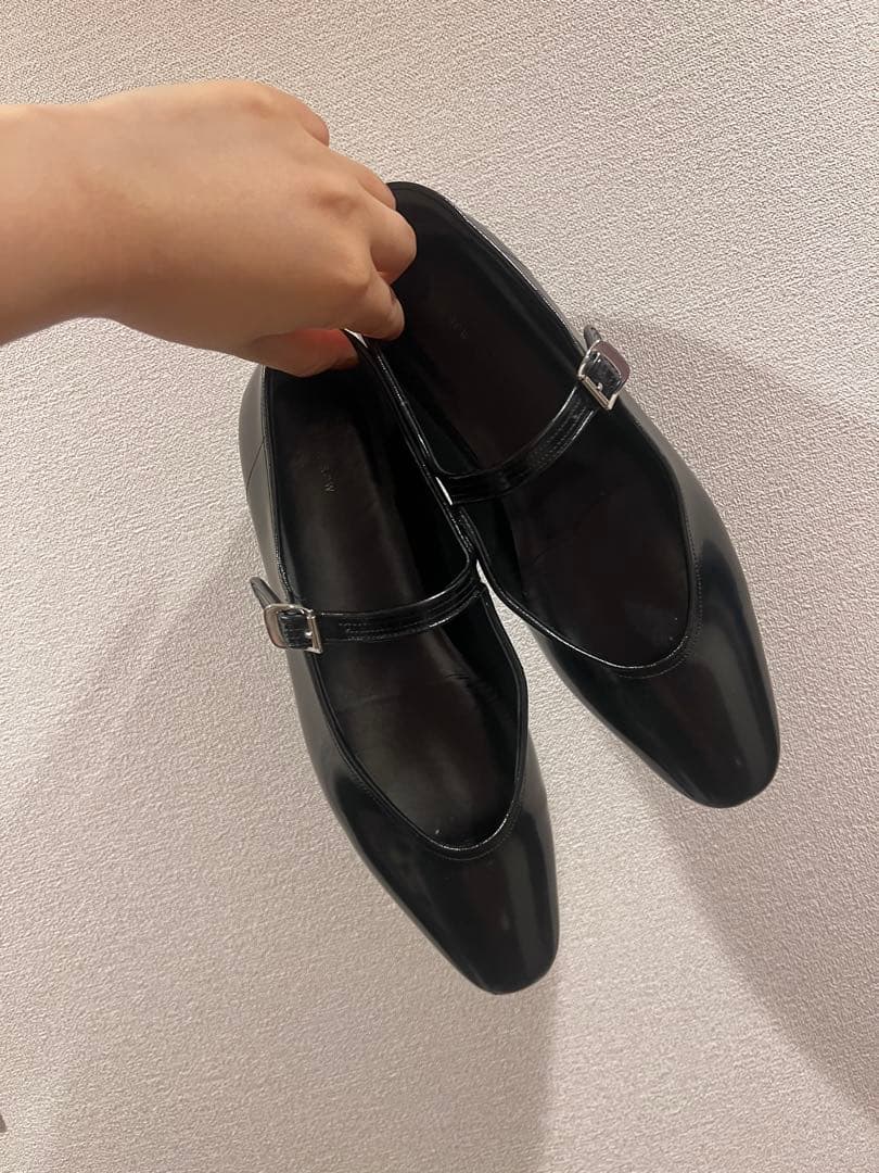 THE ROW ストラップ付きブラックバレエシューズ