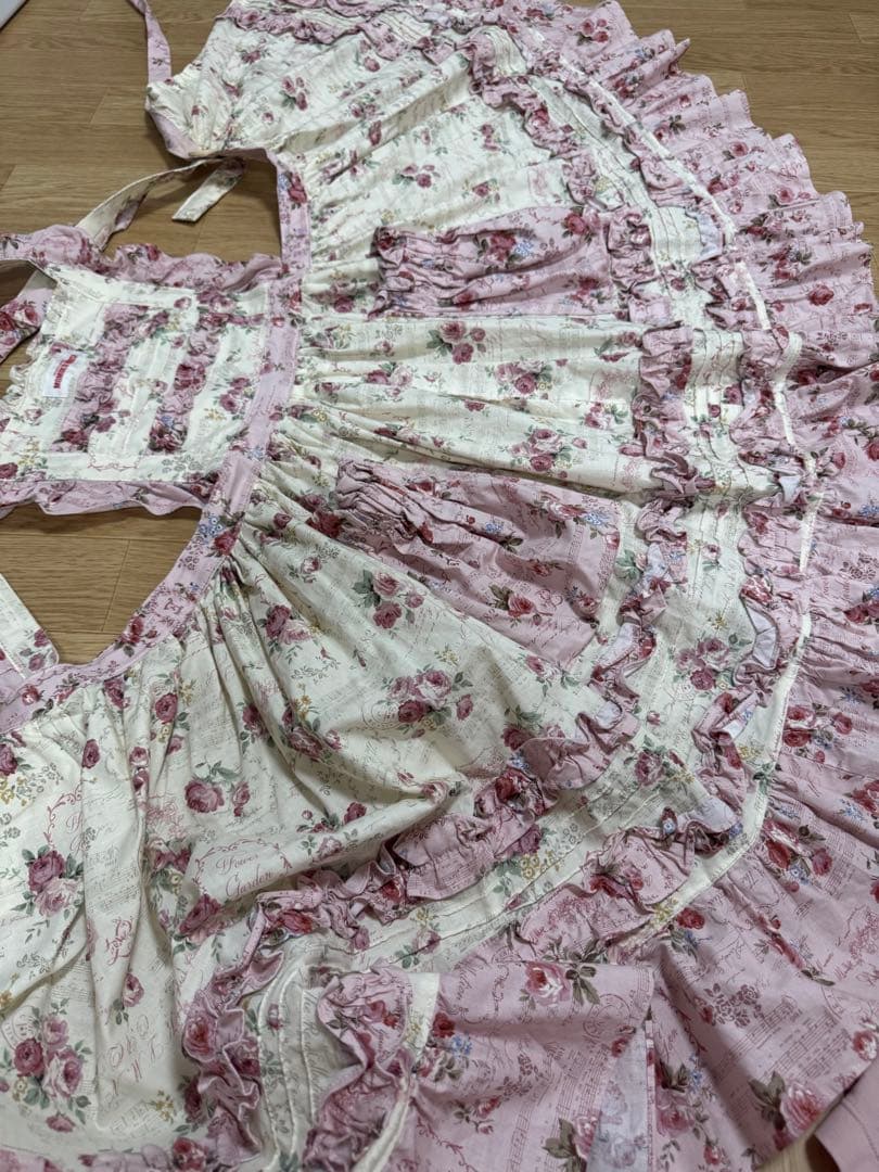 24時間以内に発送　モモコハウス 薔薇柄エプロン