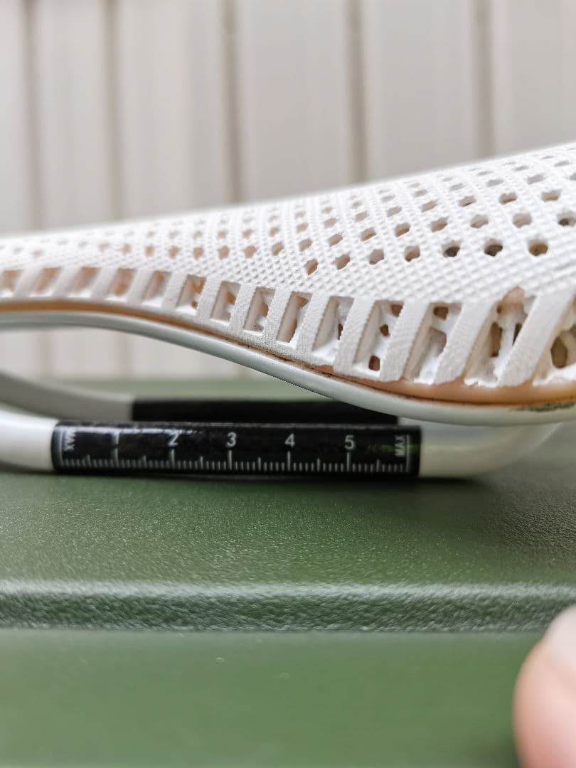 elvesbike サドル ホワイト