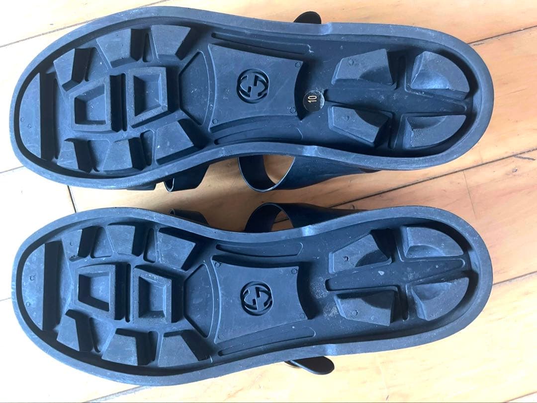 GUCCI GGマーモント タイガーチャーム付き ラバーサンダル ブラック