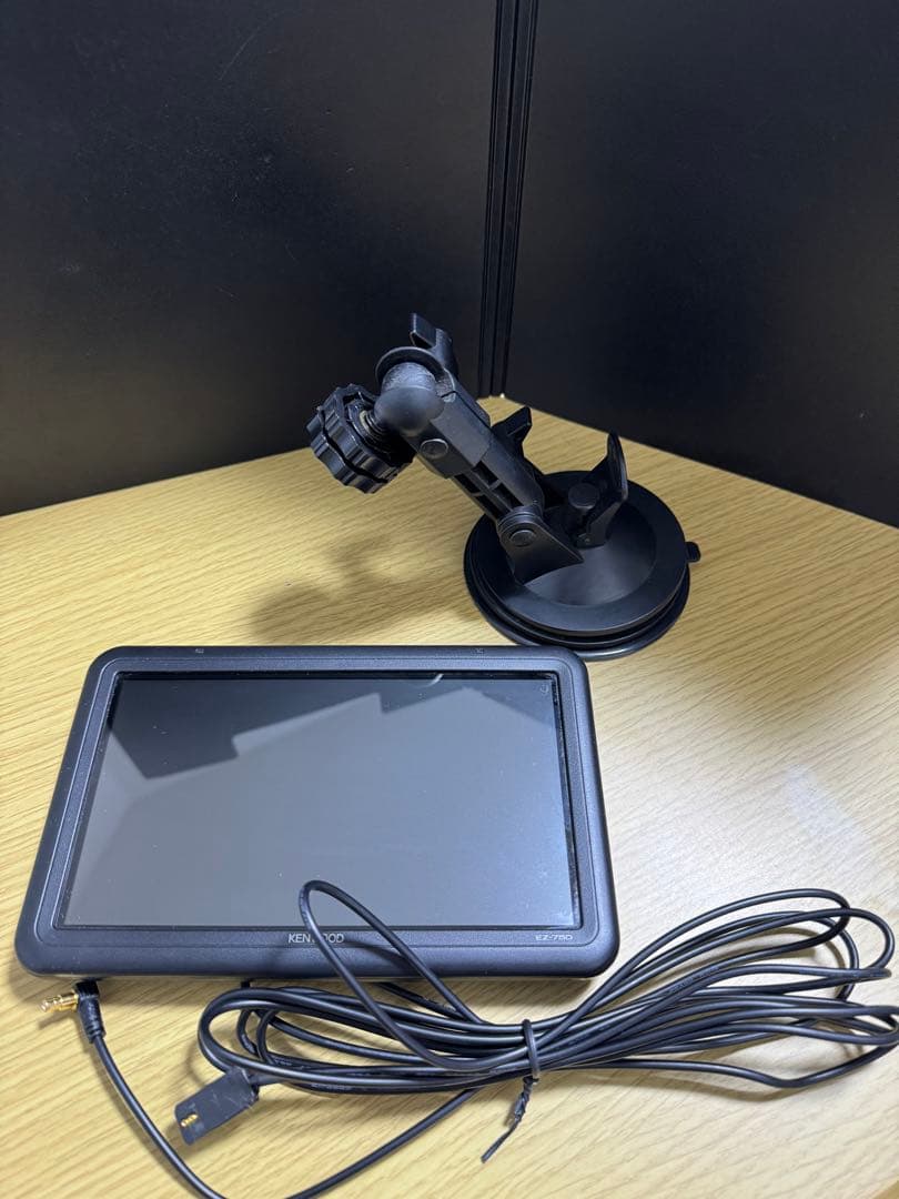 2021年製　KENWOOD ポータブルナビ EZ-750