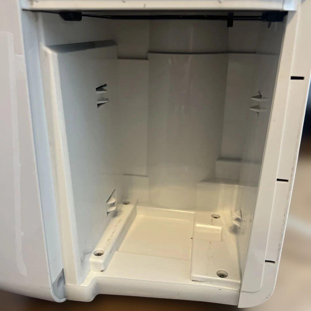 ま*こ様 SHARP シャープ　衣類除湿乾燥機　CM-L100 ホワイト　202