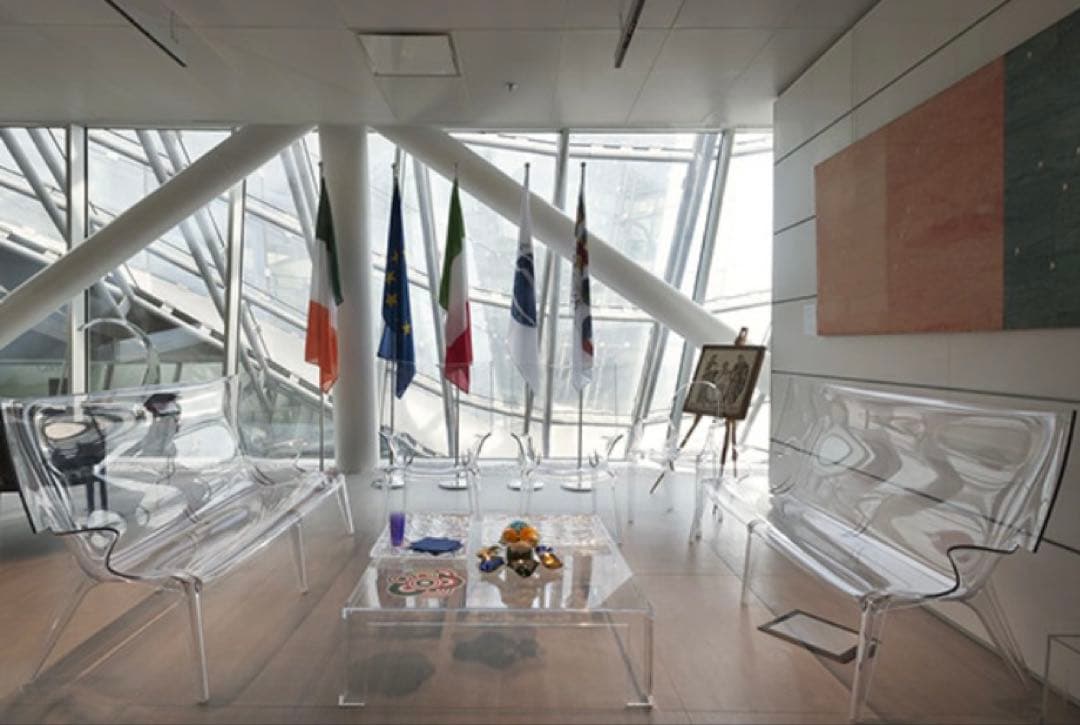 Kartellアクリル製モダンテーブル