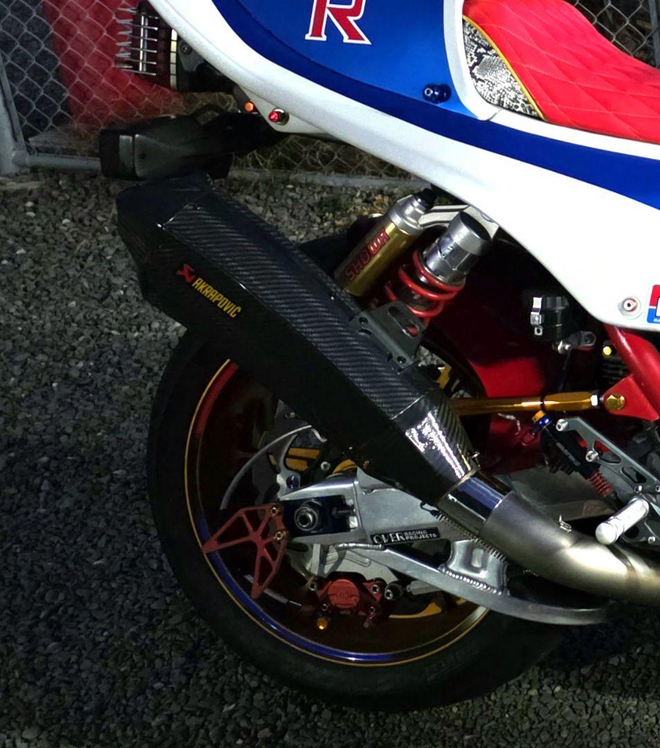 【LR6】AKRAPOVIC アクラポビッチ 風 60.5 汎用 サイレンサー